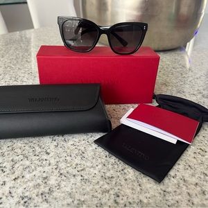 Valentino VA4070-A Black Square Sunglasses Excellent Condition Authentic